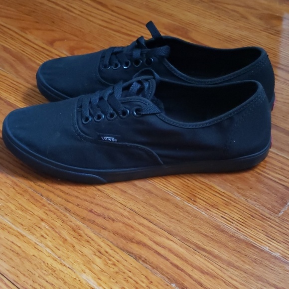 Vans Shoes - Vans Sneaker